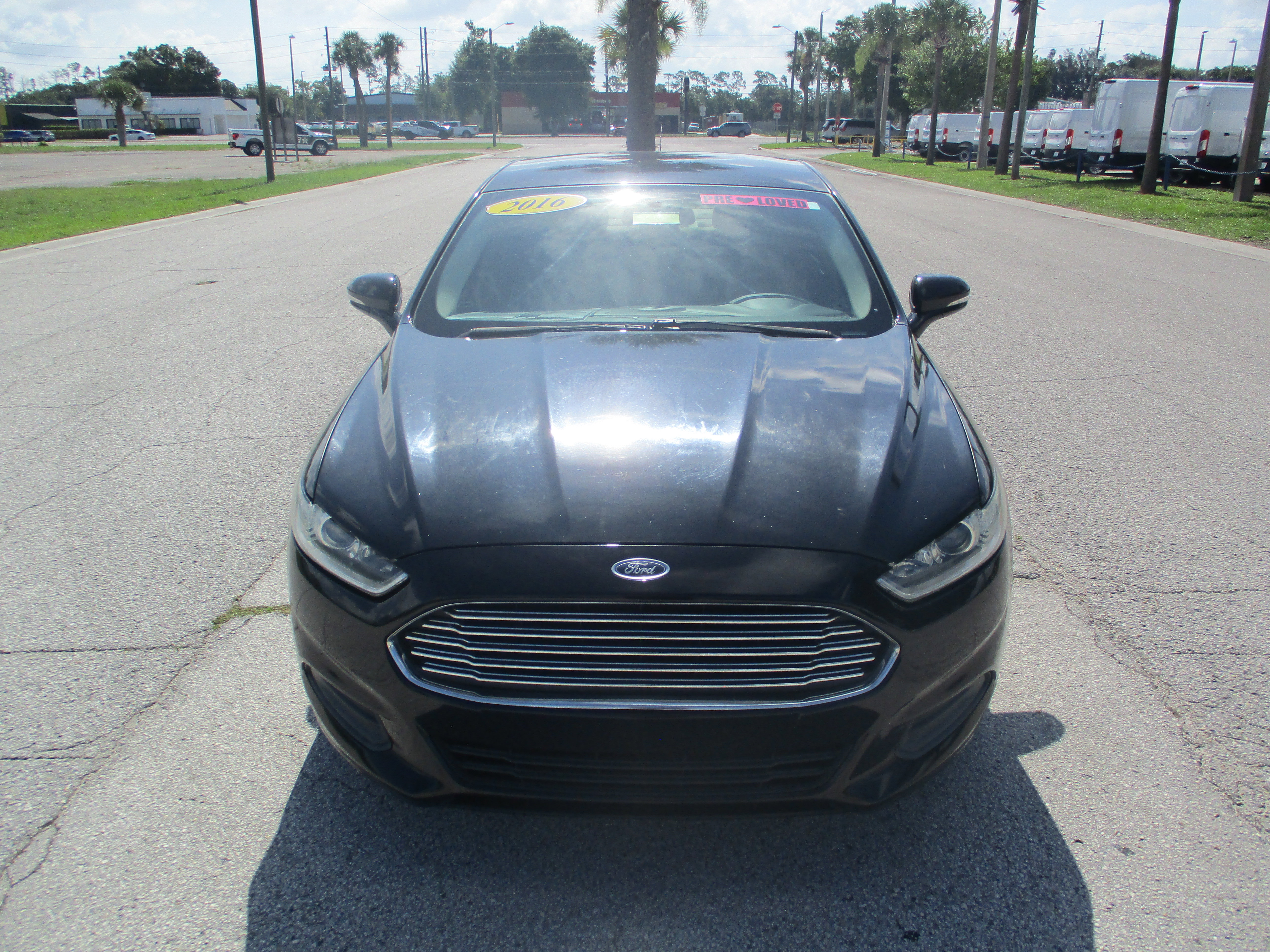 Used 2016 Ford Fusion SE FWD image 2