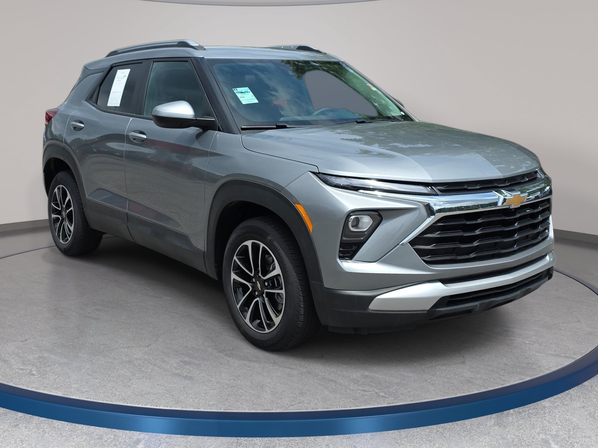 Used 2025 Chevrolet TrailBlazer LT AWD/4WD image 3