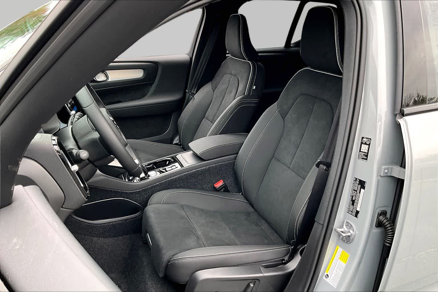 New 2026 Volvo XC40 B5 Ultra w/ Protection Package Premier AWD/4WD image 13