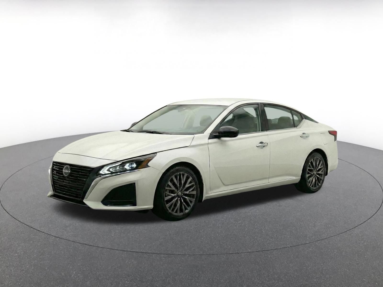 Used 2025 Nissan Altima 2.5 SV FWD image 3