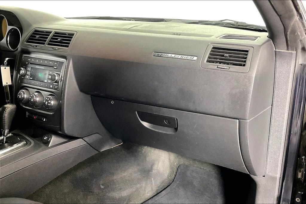 Used 2012 Dodge Challenger SXT image 21