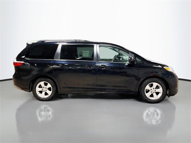 Used 2016 Toyota Sienna LE image 6
