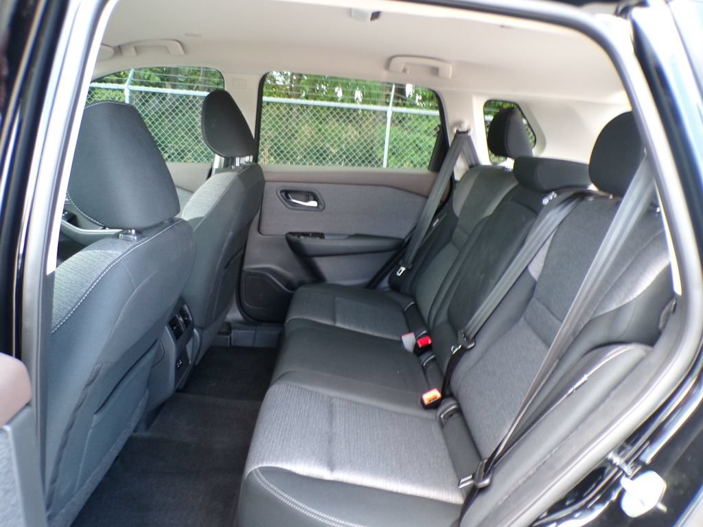 Used 2022 Nissan Rogue SV AWD/4WD image 16