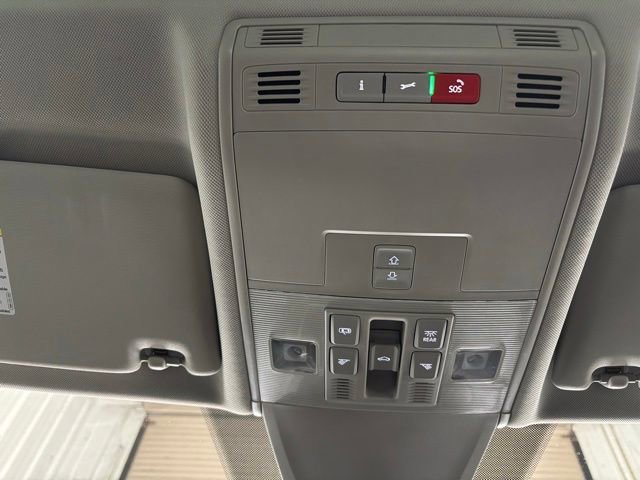 Used 2022 Volkswagen Tiguan SE image 27