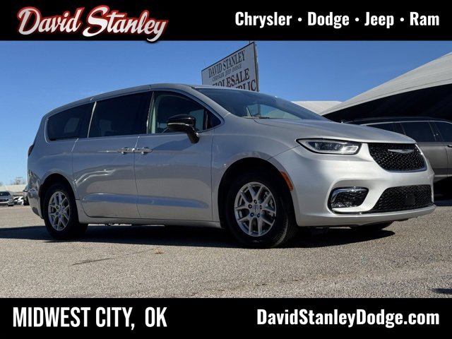 Used 2024 Chrysler Pacifica Touring-L