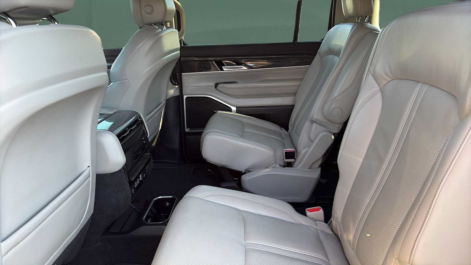 Used 2022 Jeep Wagoneer Series III w/ Flexible Seating Group AWD/4WD image 23