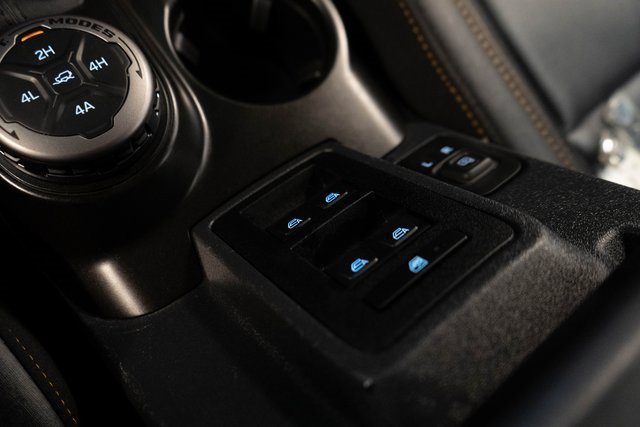 Used 2023 Ford Bronco Badlands image 33