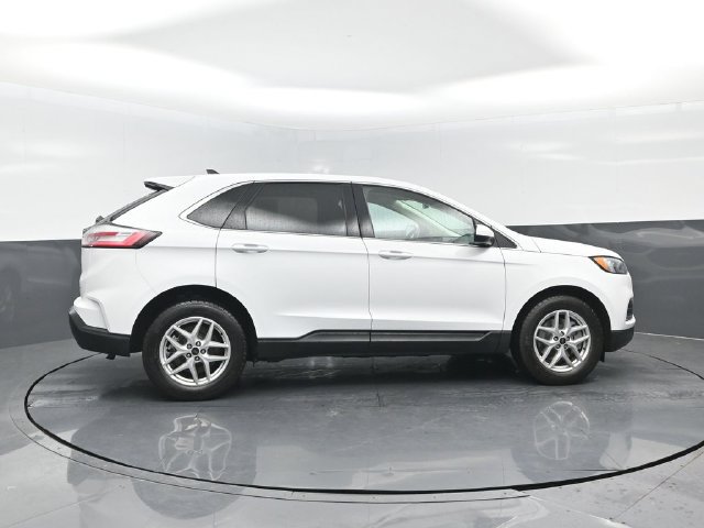 Certified 2024 Ford Edge SEL w/ Convenience Package AWD/4WD image 3