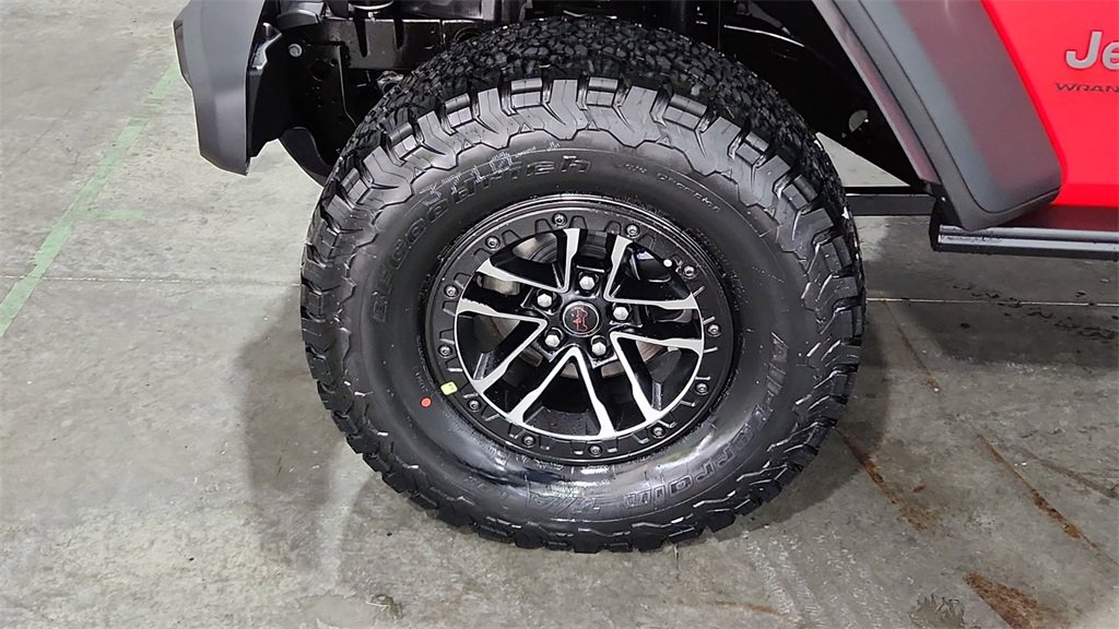 New 2026 Jeep Wrangler Unlimited Rubicon w/ Xtreme 35 Tire Package image 14