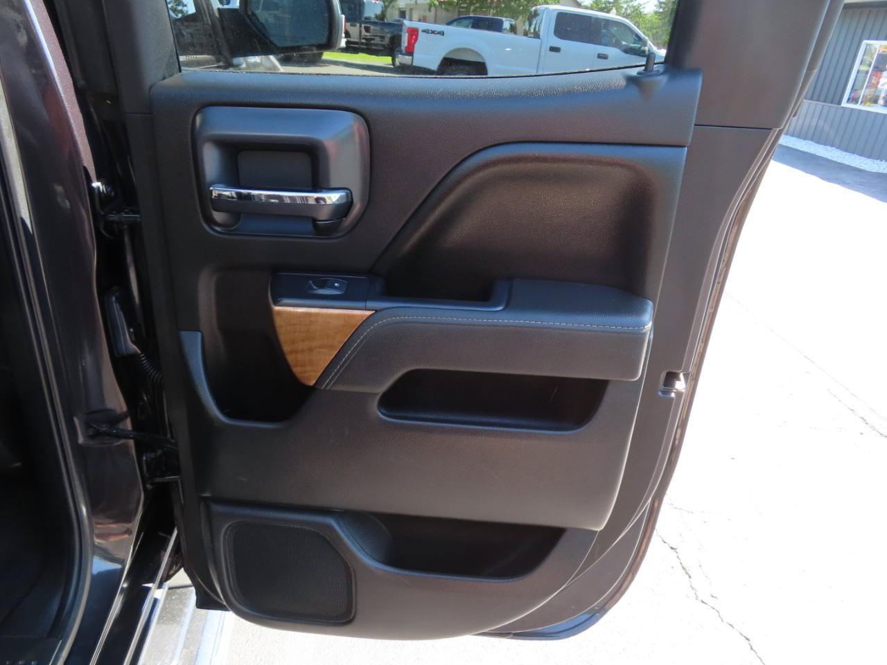 Used 2016 Chevrolet Silverado 1500 LTZ w/ Sport Package AWD/4WD image 47