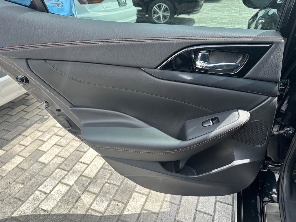 Used 2023 Nissan Maxima SR w/ Sport Mat Group FWD image 27