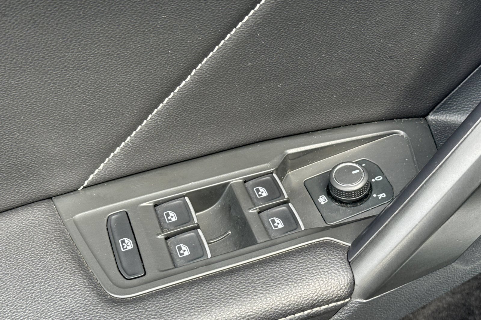 Used 2024 Volkswagen Tiguan Wolfsburg Edition FWD image 11