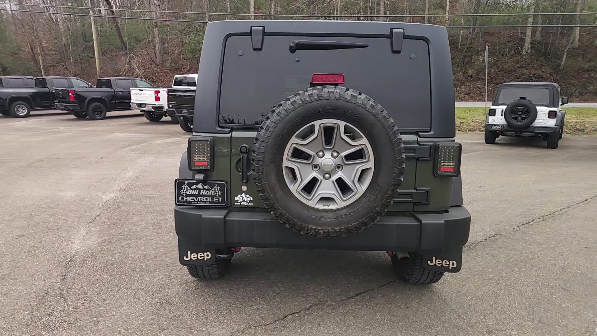 Used 2015 Jeep Wrangler Unlimited Rubicon w/ Connectivity Group image 18