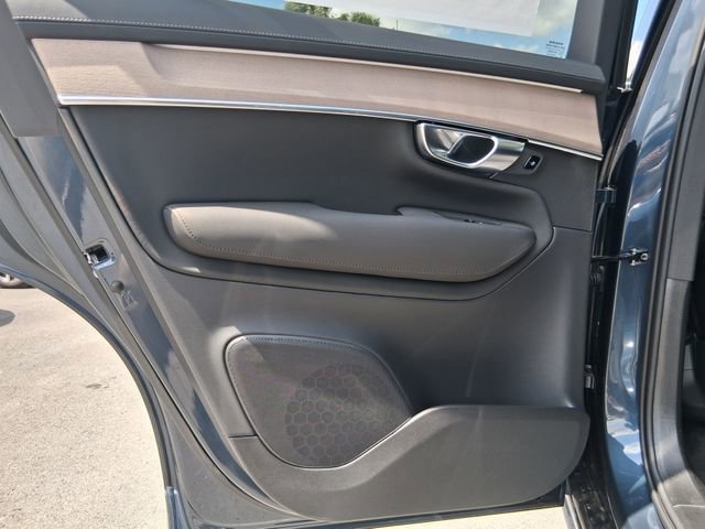 New 2026 Volvo XC90 T8 Plus AWD/4WD image 18