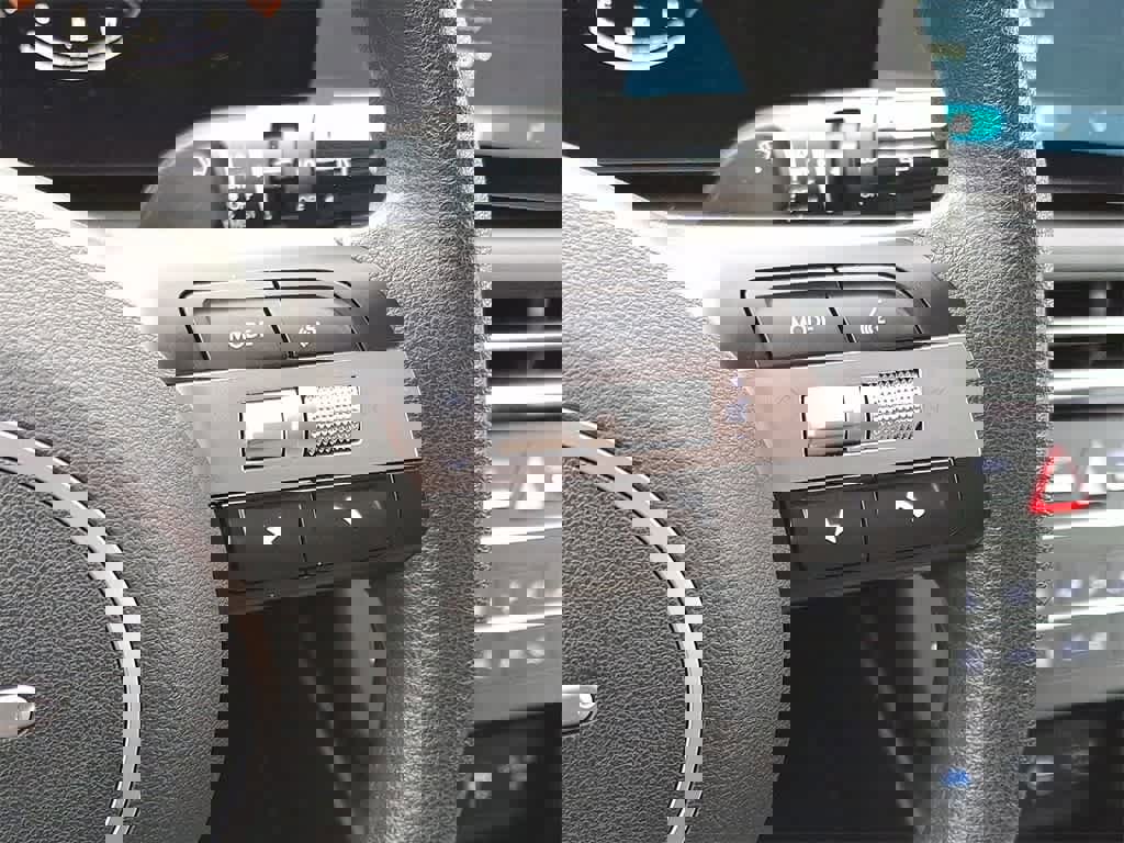 Certified 2025 Hyundai Tucson SE image 19