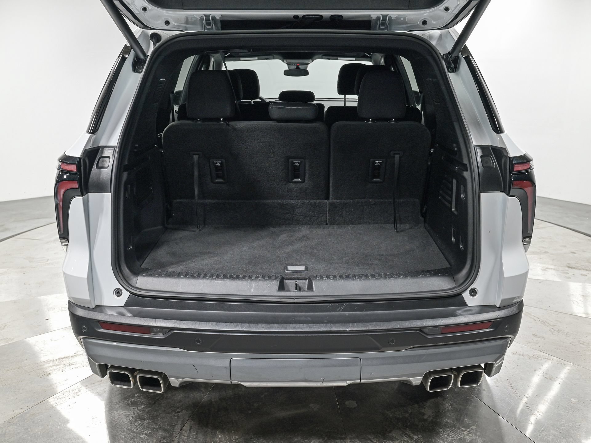 Used 2025 Chevrolet Traverse LT FWD image 6