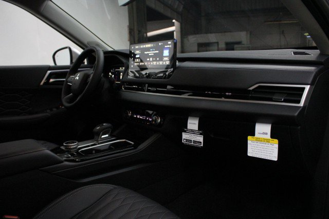 New 2026 Mitsubishi Outlander SEL image 17