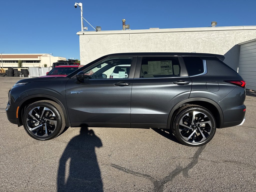 New 2025 Mitsubishi Outlander SE image 4