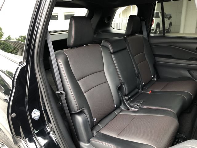 Certified 2025 Honda Passport Black Edition image 18
