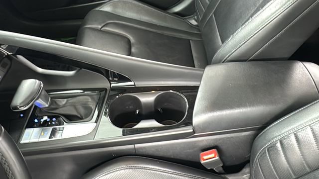 Used 2024 Hyundai Elantra Limited image 30
