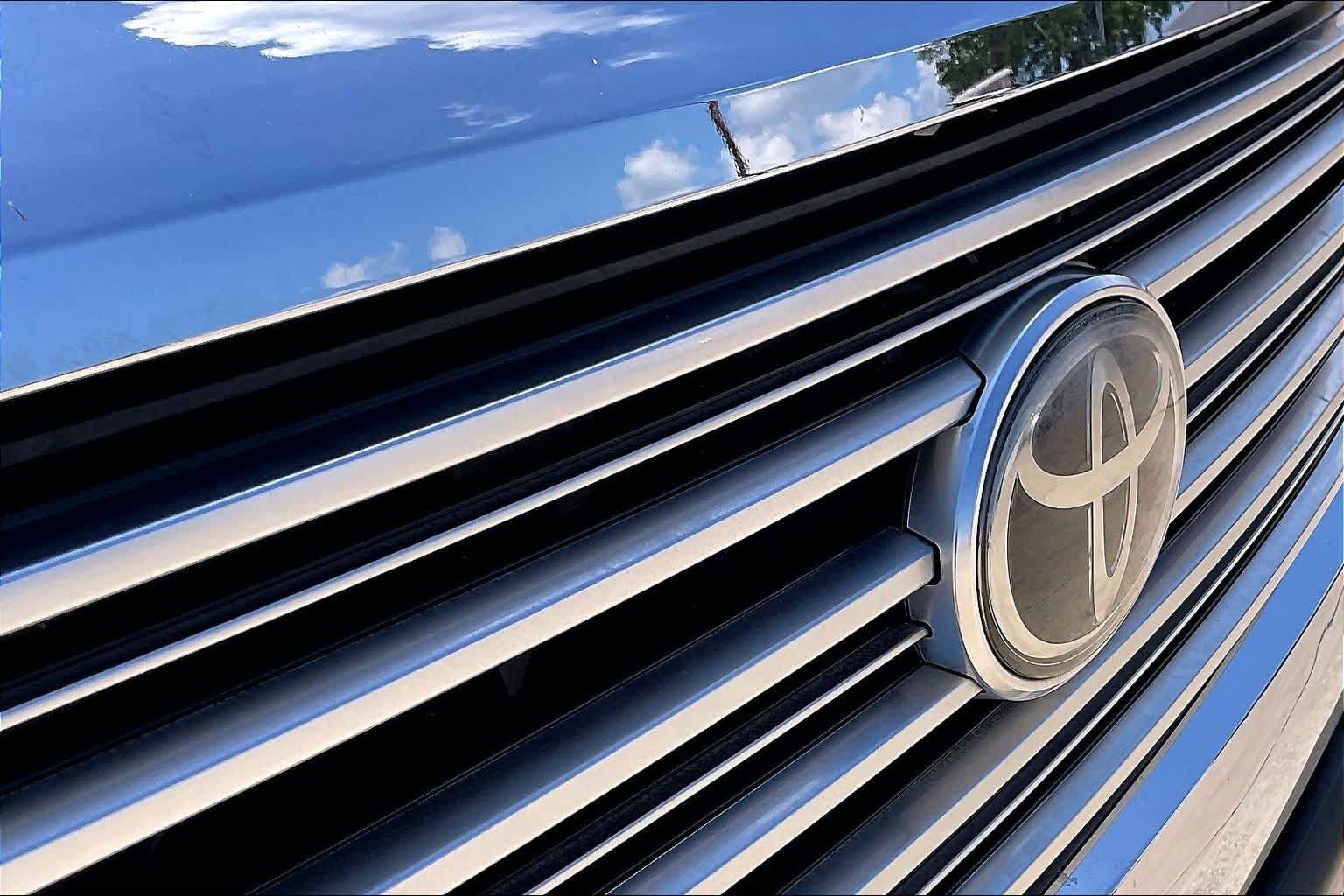 Used 2020 Toyota Tundra Limited w/ Limited Premium Package RWD image 30