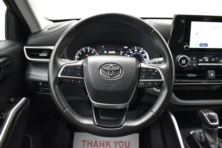 Used 2025 Toyota Highlander LE FWD image 21
