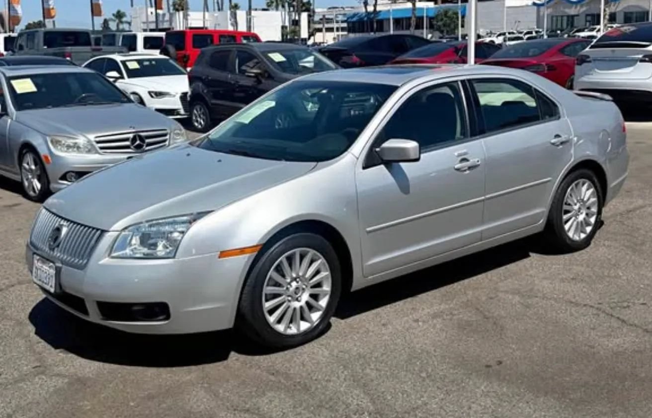 Used 2009 Mercury Milan Premier FWD image 2