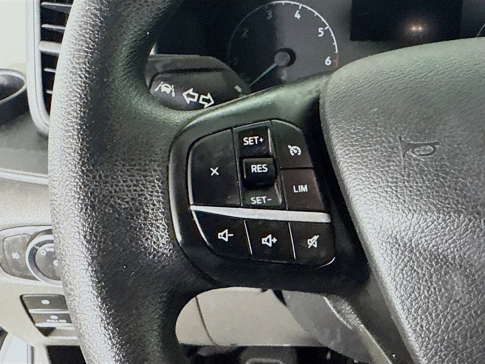 Used 2023 Ford Transit 350 XLT image 14