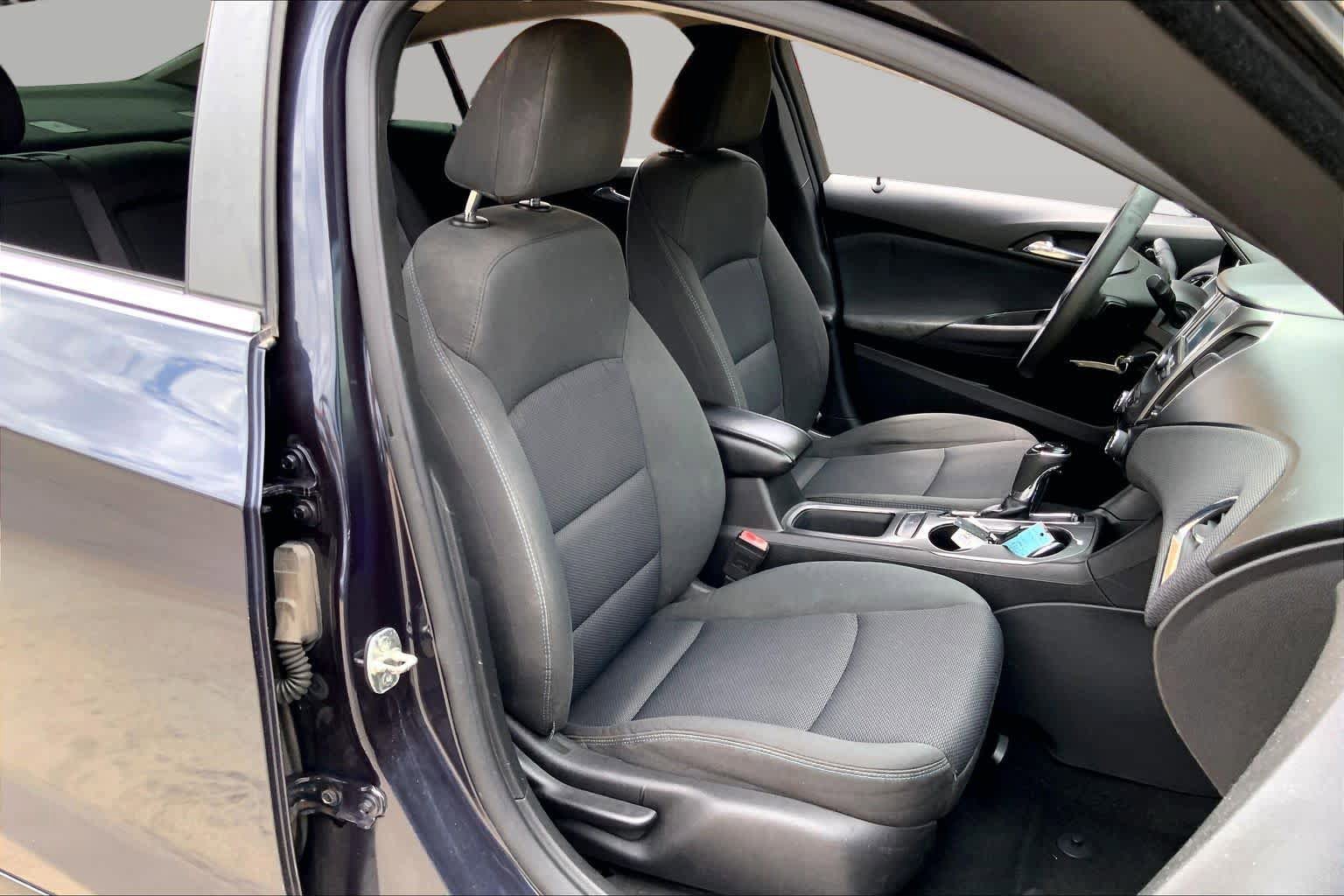 Used 2016 Chevrolet Cruze LT FWD image 9