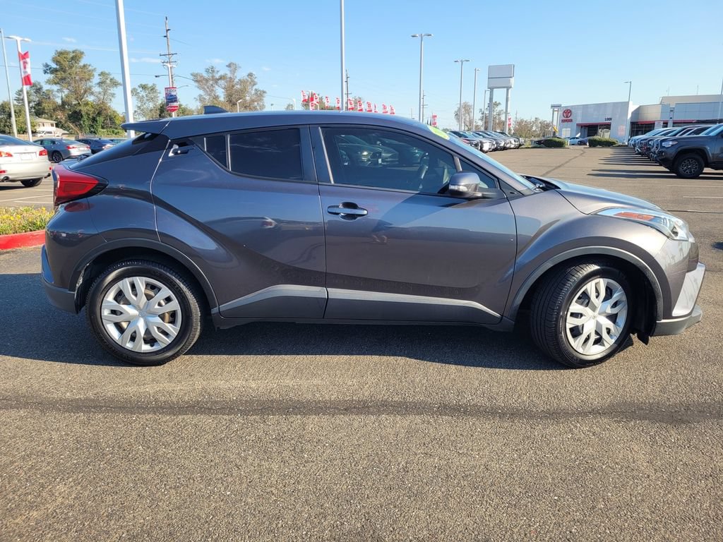 Used 2019 Toyota C-HR LE FWD image 3