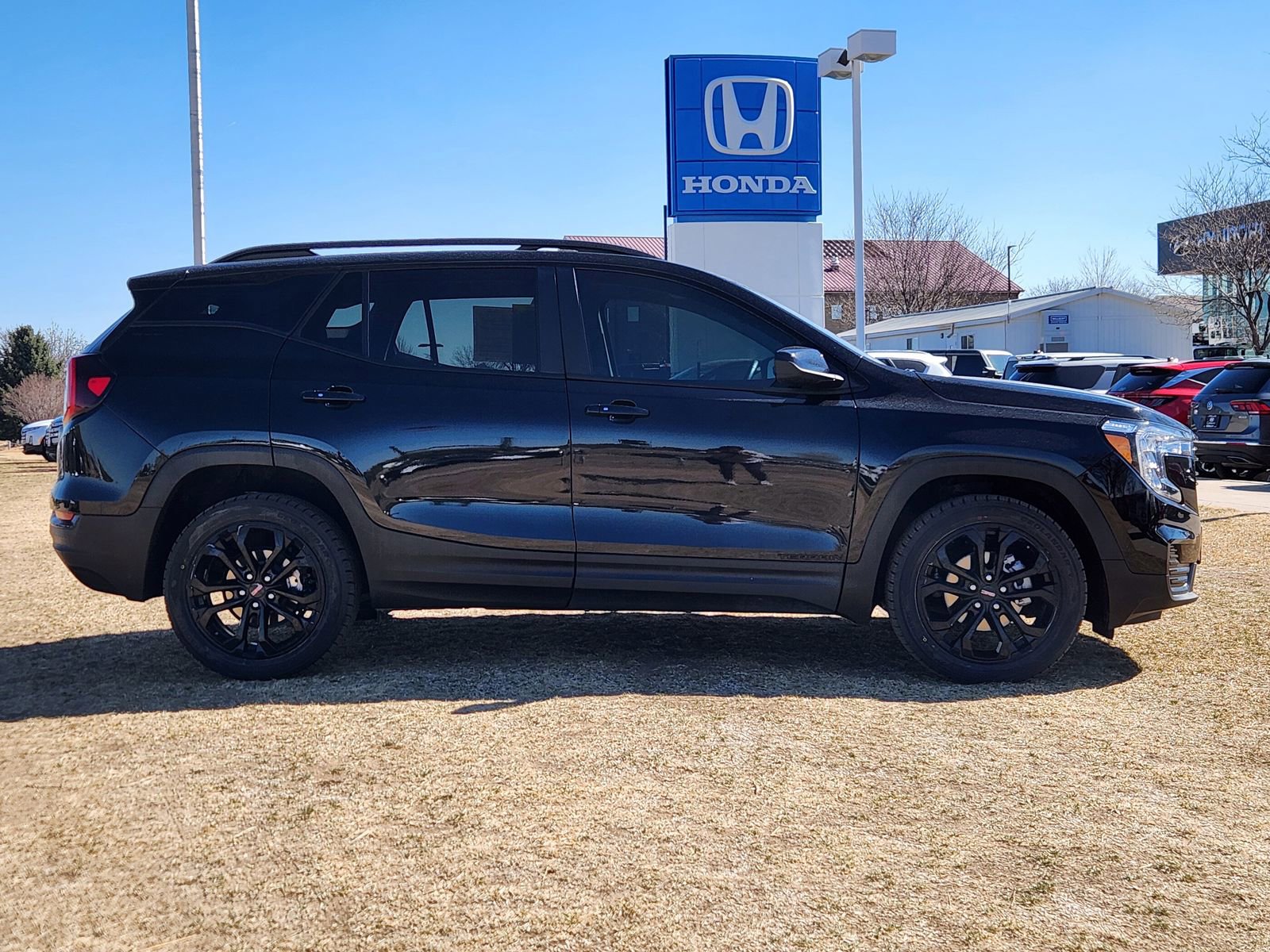 Used 2022 GMC Terrain SLE w/ Driver Convenience Package image 6