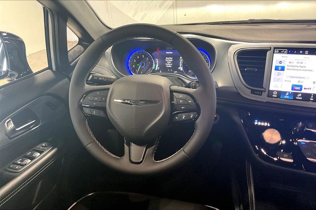 New 2026 Chrysler Pacifica Limited w/ S Appearance Package image 12