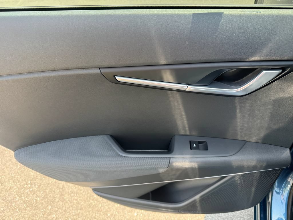 Used 2023 Kia Niro SX Touring FWD image 38