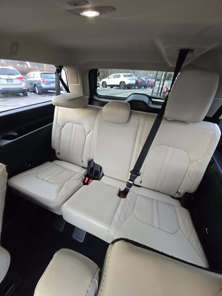 Used 2020 Ford Expedition Max Platinum image 11