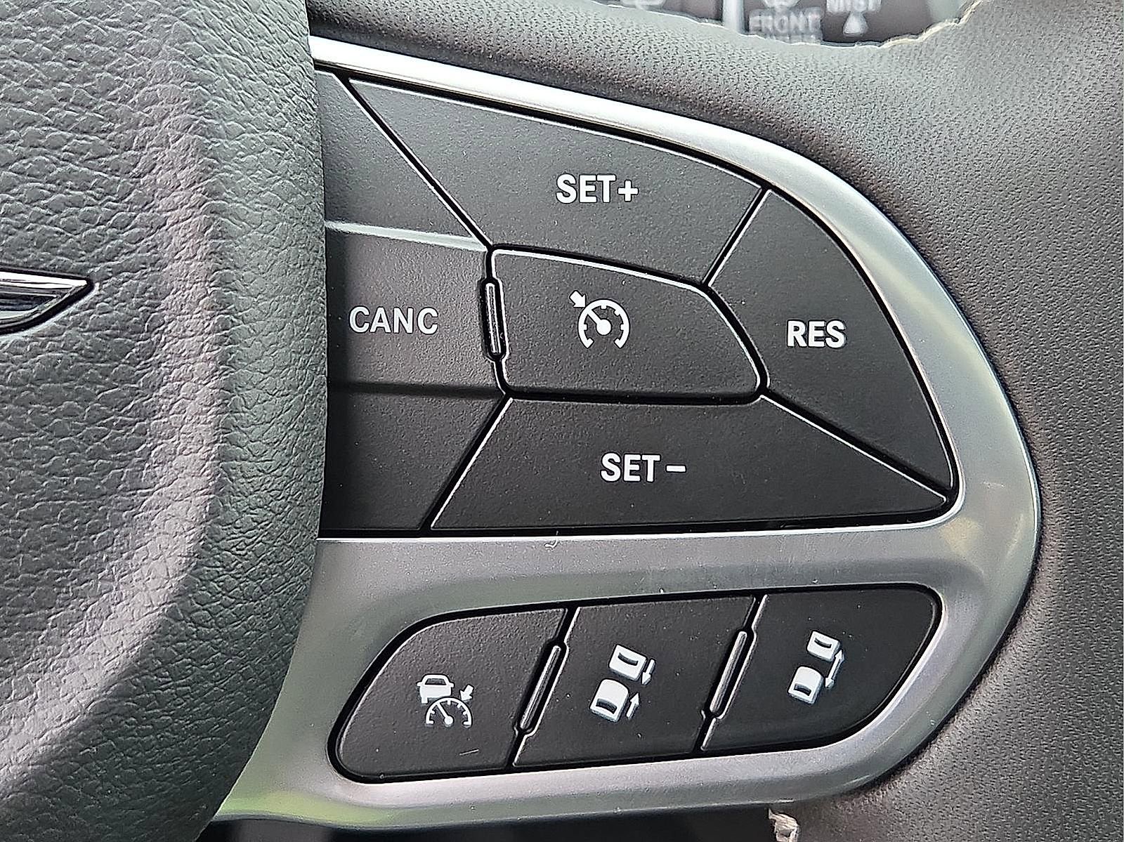 New 2026 Chrysler Pacifica Limited w/ Uconnect Theater Family Group image 20