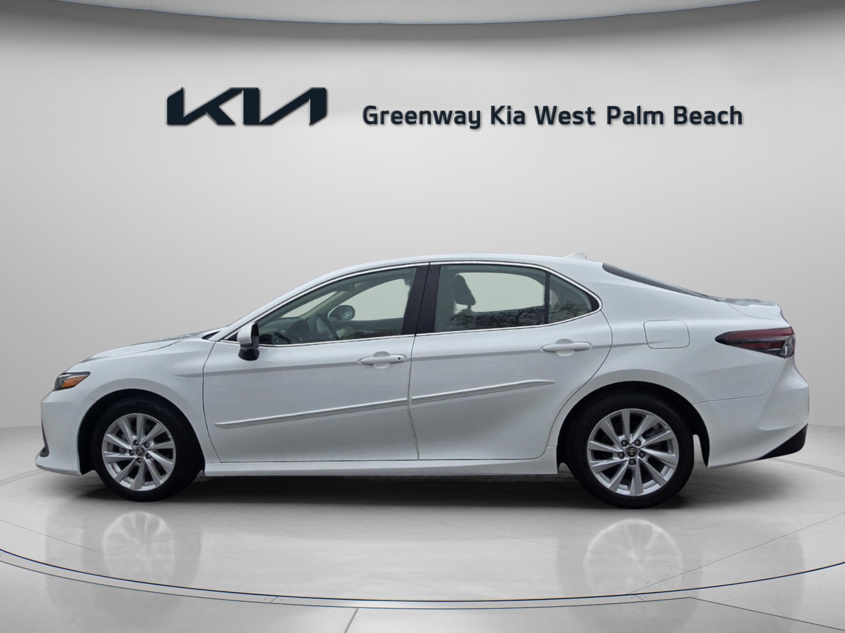 Used 2024 Toyota Camry LE image 4