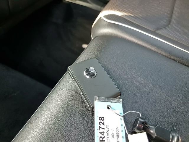 Used 2022 Volkswagen Tiguan SEL R-Line image 30