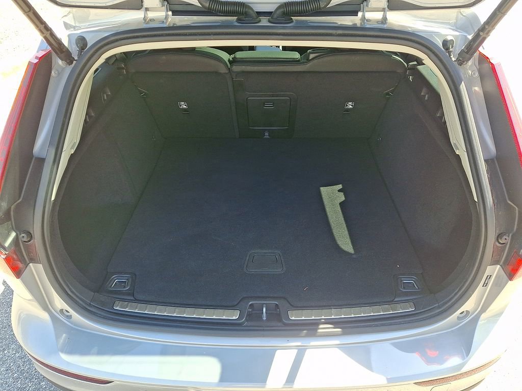 Used 2025 Volvo V60 B5 Cross Country Plus image 30