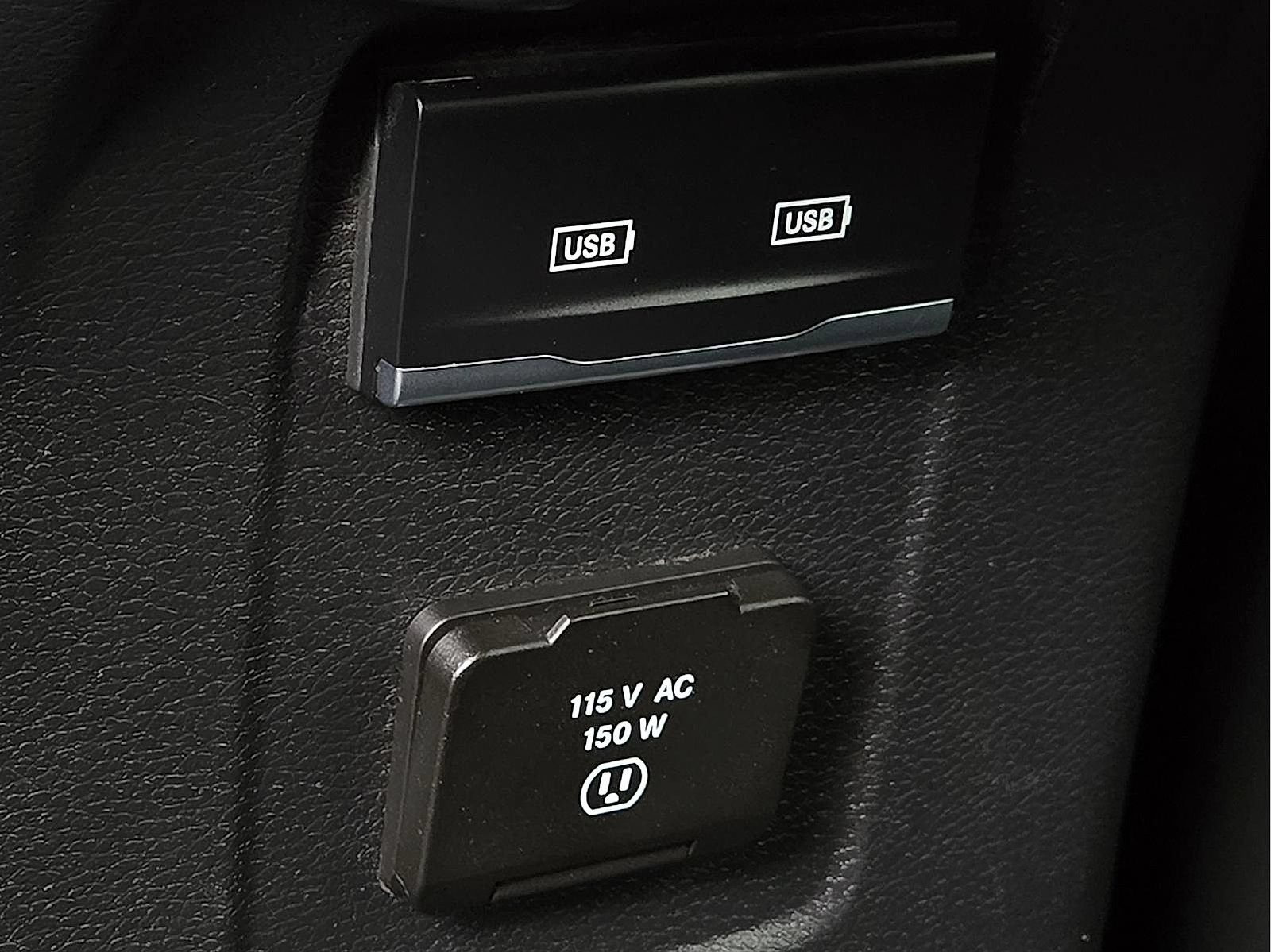 Used 2023 Jeep Wrangler Unlimited Rubicon 4xe w/ Cold Weather Group AWD/4WD image 11