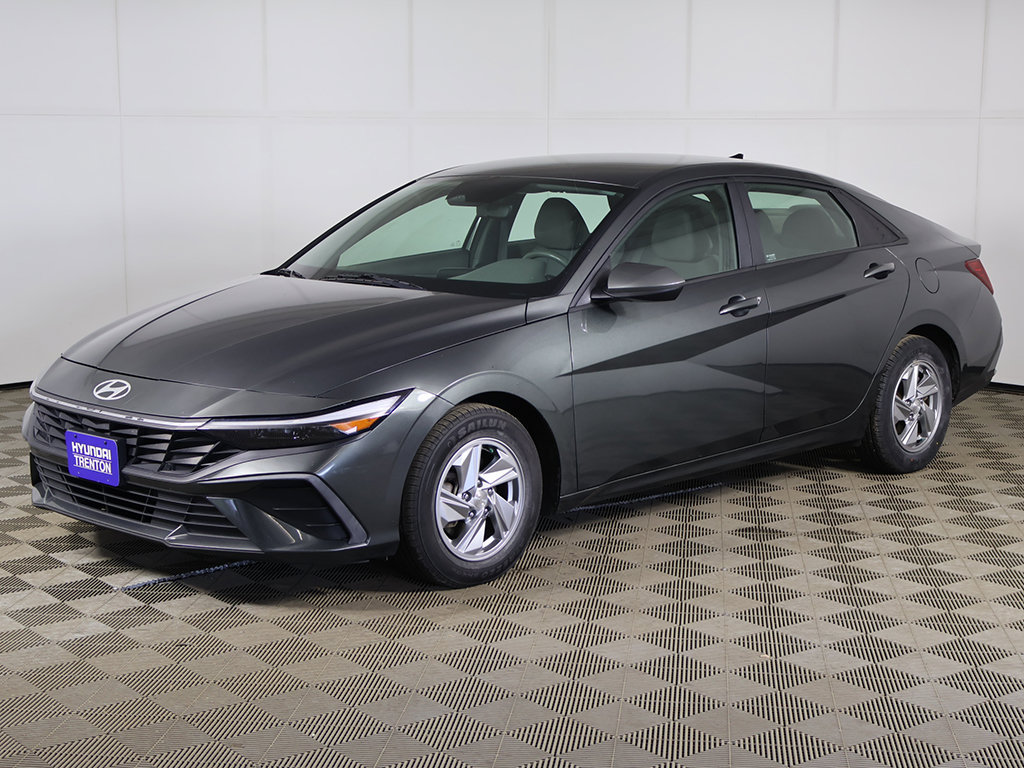 Used 2024 Hyundai Elantra SE FWD image 7
