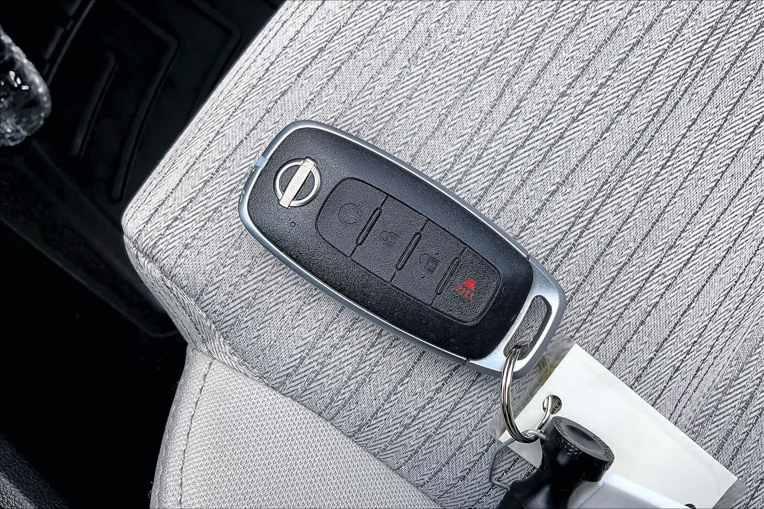 Used 2023 Nissan Rogue SV AWD/4WD image 13