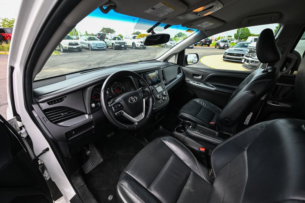 Used 2017 Toyota Sienna SE FWD image 18