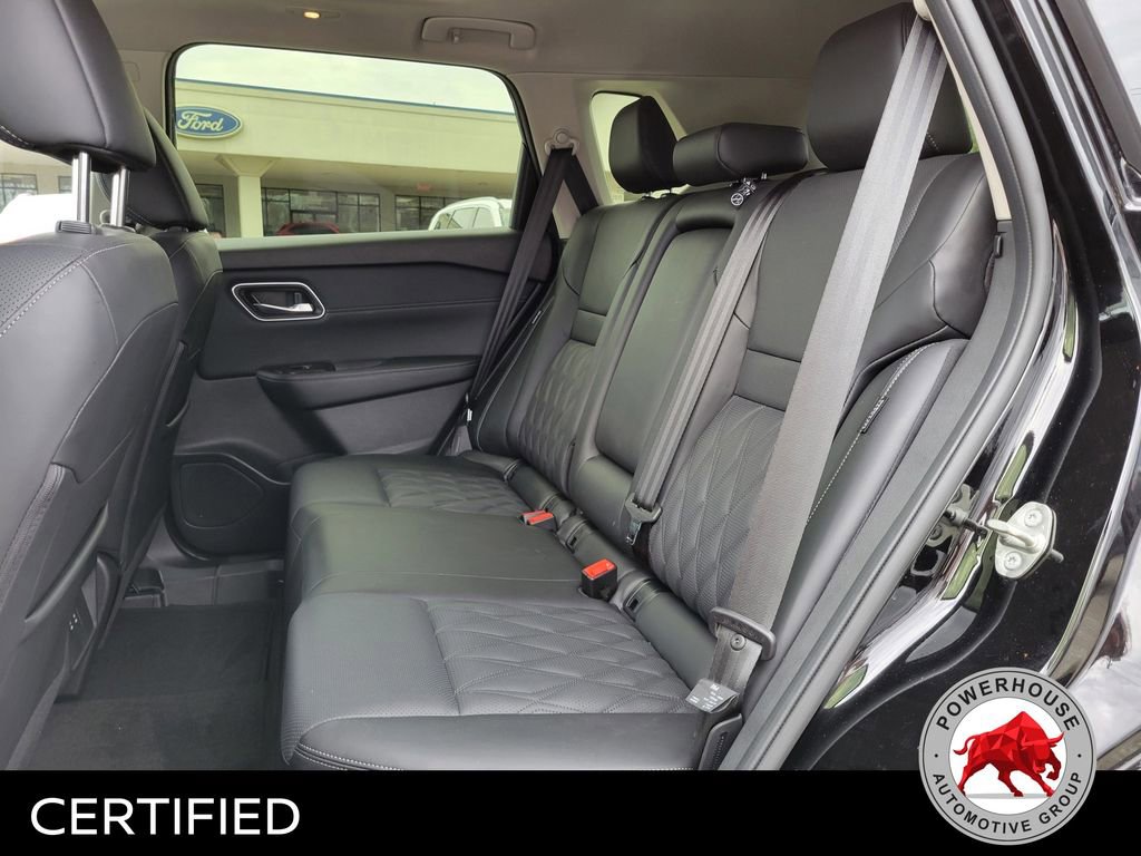 Used 2025 Nissan Rogue Platinum image 16