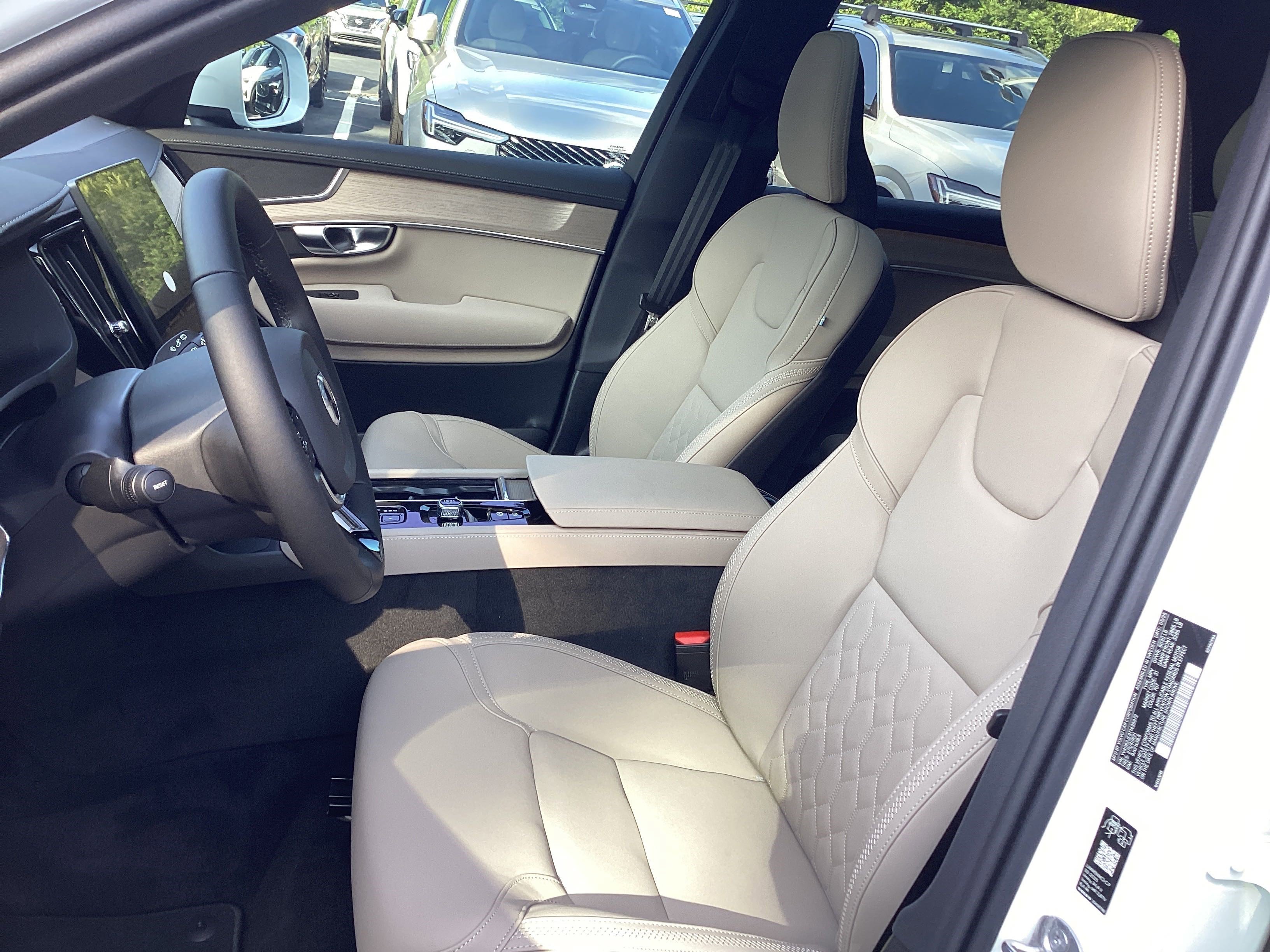 Used 2026 Volvo XC90 B6 Plus w/ Protection Package Premier image 15