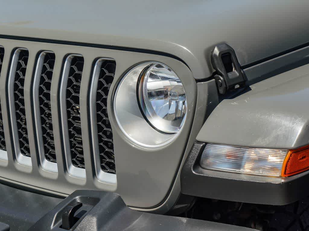 Certified 2023 Jeep Gladiator Overland AWD/4WD image 8