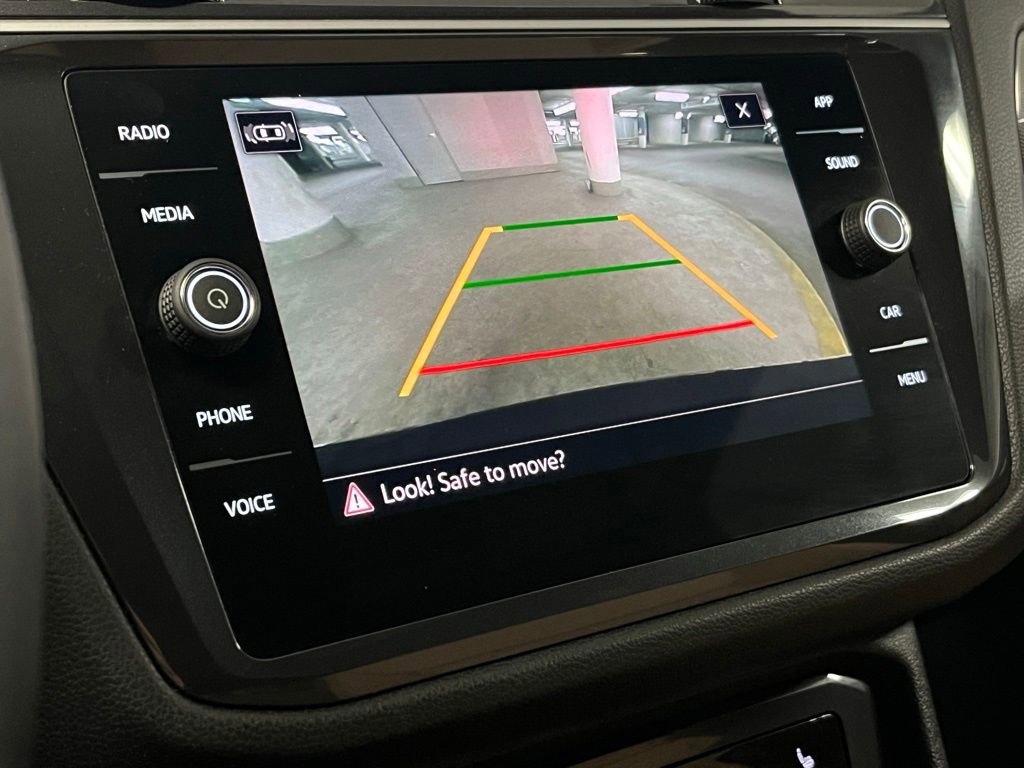 Used 2024 Volkswagen Tiguan SE w/ Panoramic Sunroof Package image 27