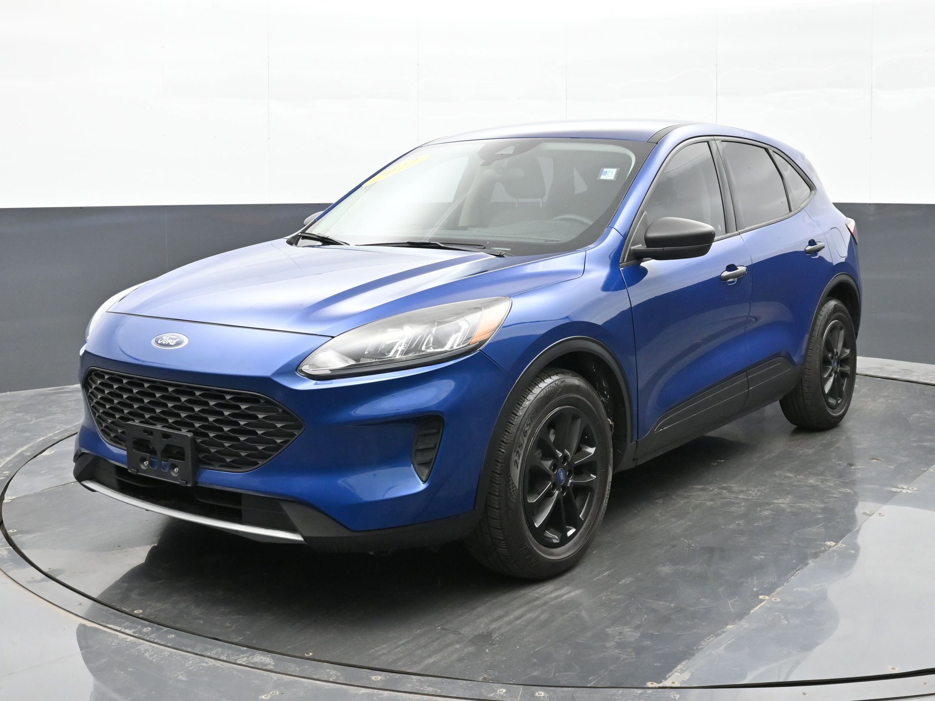 Used 2022 Ford Escape S image 3