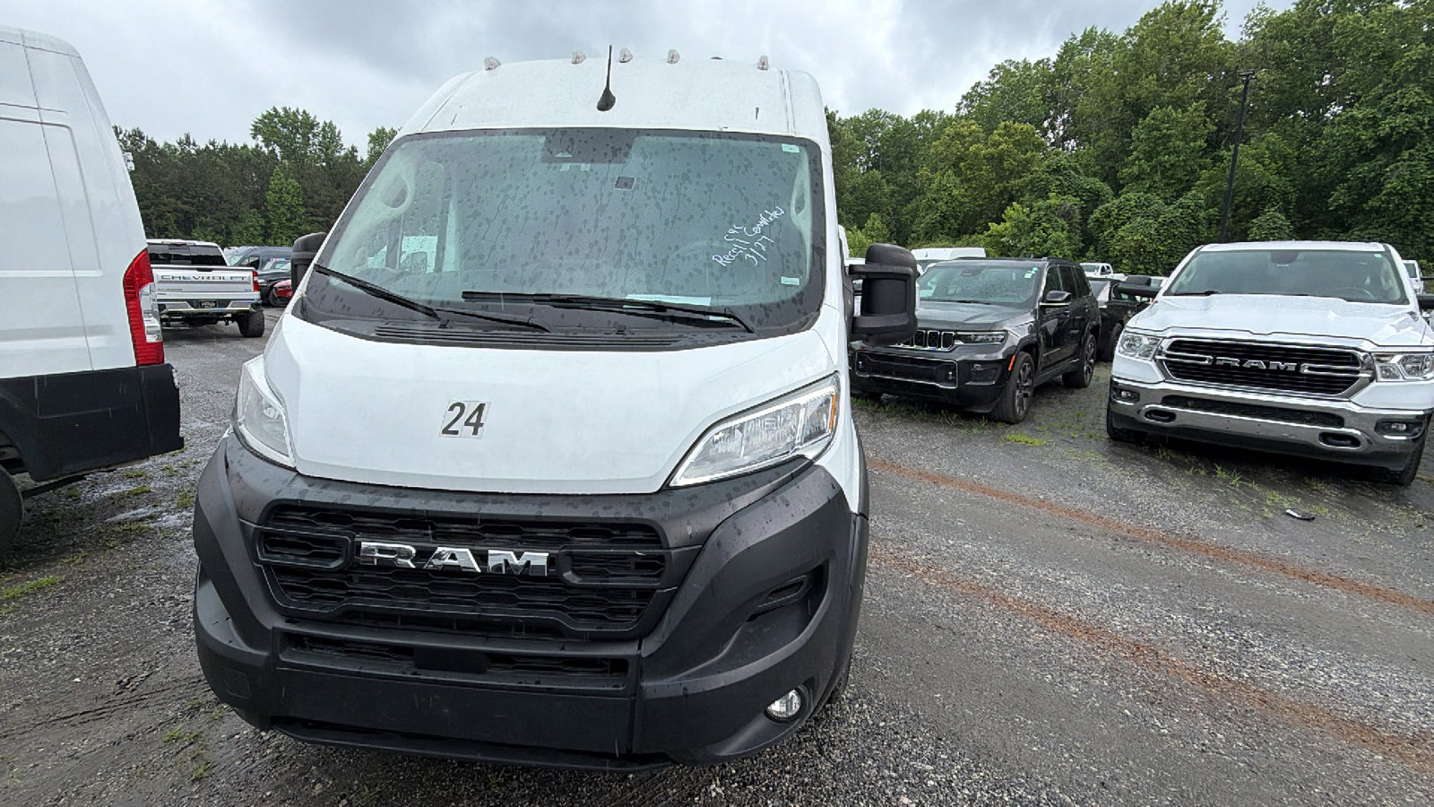 Used 2024 RAM ProMaster 2500 w/ Convenience Group FWD image 3