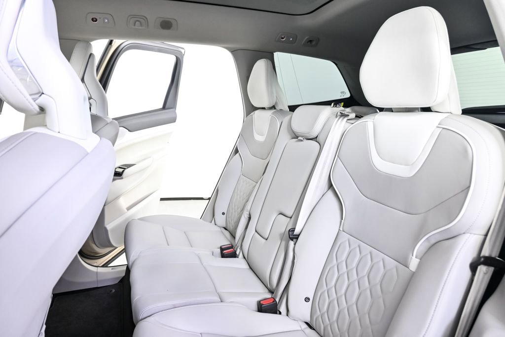 Certified 2025 Volvo EX90 Ultra AWD/4WD image 23