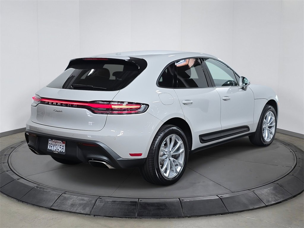 Certified 2025 Porsche Macan image 7